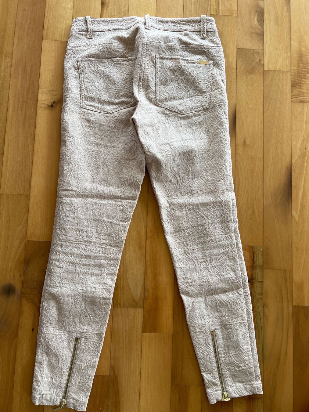 H&M Pantaloni: Hose eng anliegend – Usato da Endingen venduto da chocosweet 2