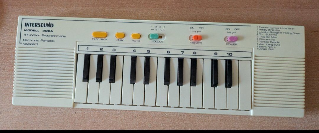 Strumenti musicali: Intersound Clavier portable 208A fonctionne avec piles – Usato da Cernier venduto da Poussetofiol