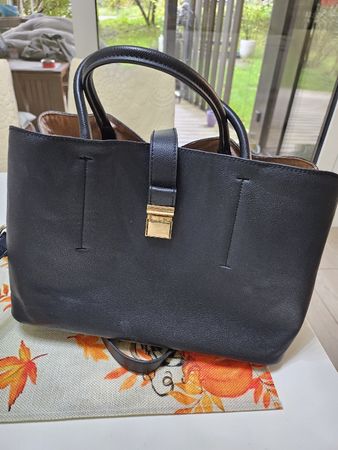 Sac à main noir élégant, parfait pour l'automne!