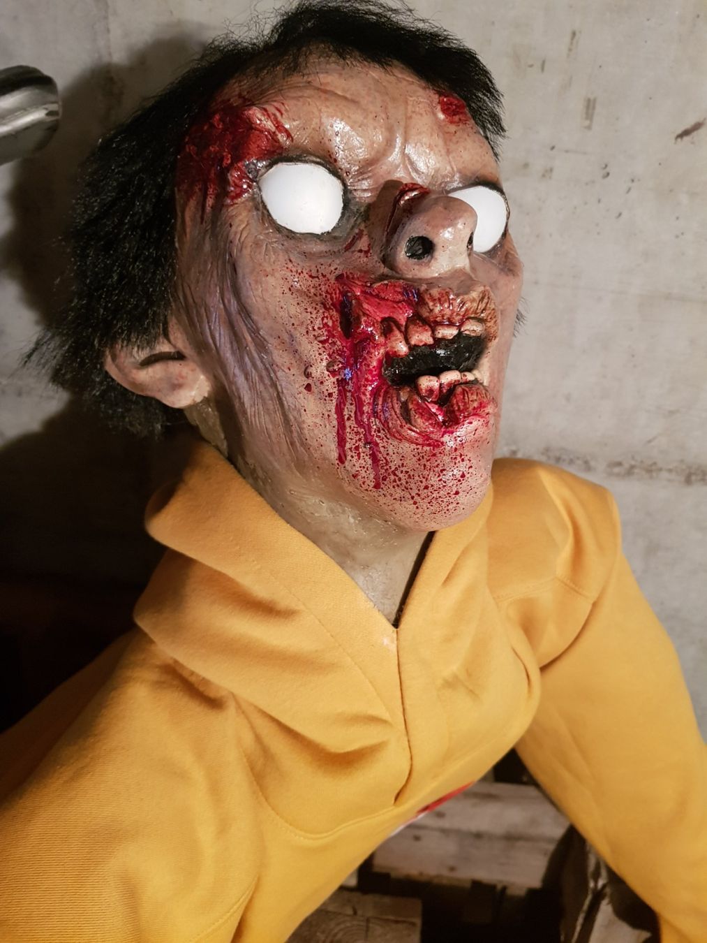 Tutte le decorazioni: HORROR/ HALLOWEEN ZOMBIE – Nuovo (secondo la descrizione) da Root venduto da LifestyleAccessoires