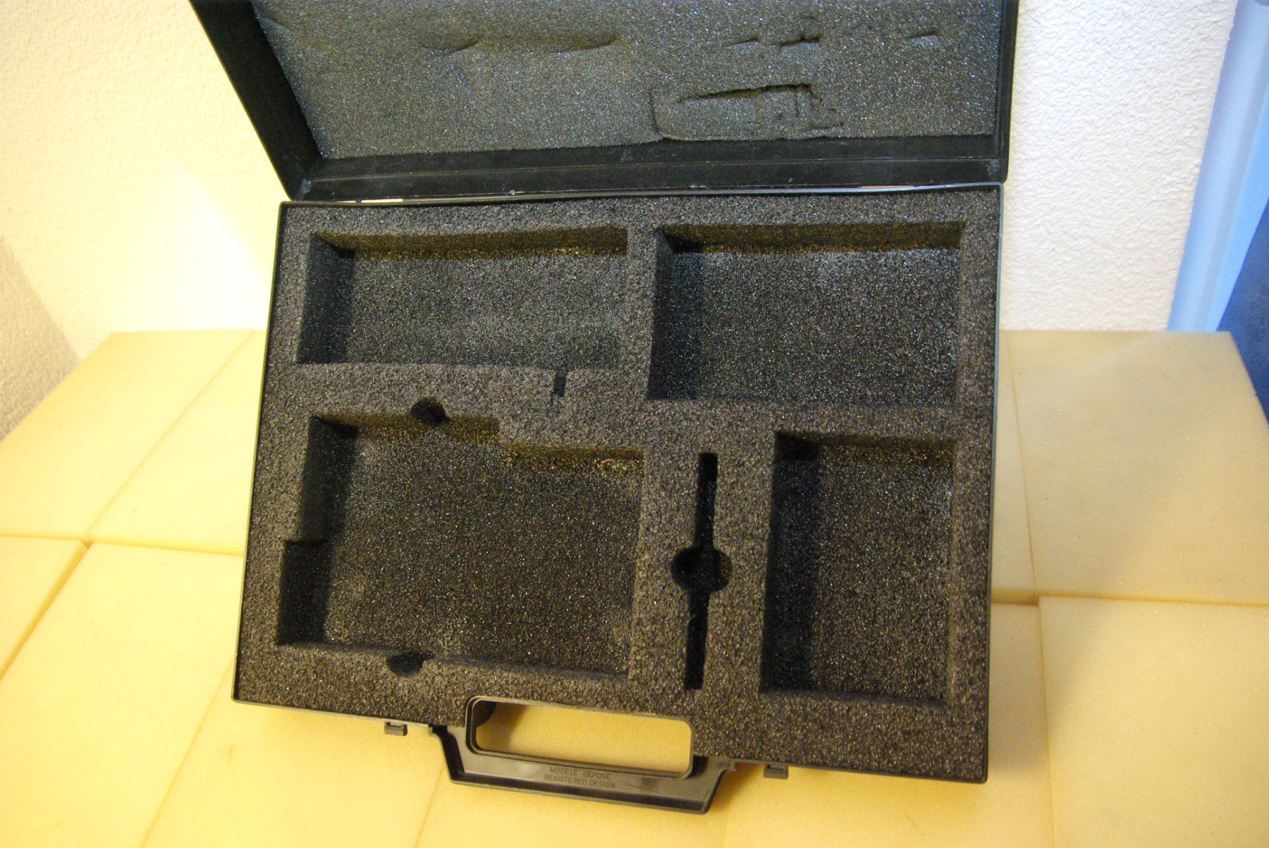 Valigie: Kunststoff Koffer P-touch, schwarz – Difettoso da Herisau venduto da Cevianer1844 2