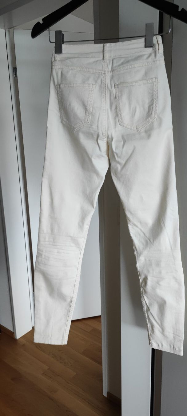 H&M Jeans: High Waist Skinny Jeans – Usato da Zug venduto da vik_8fdf 1