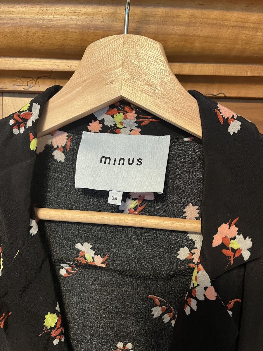 Kleider: Kleid Minus Blumenmuster schwarz Gr. 36 – Gebraucht aus Rotkreuz von zisii 4