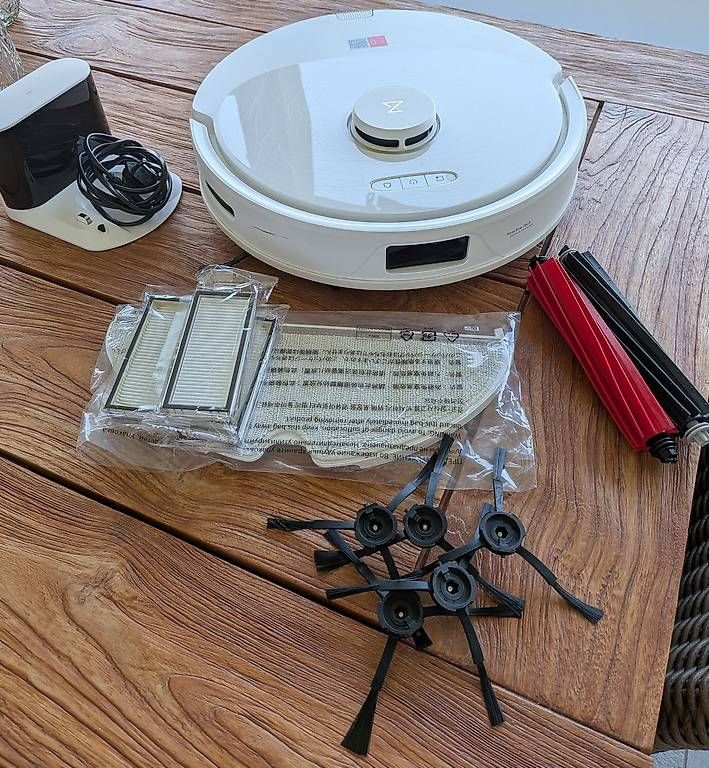 Roborock Aspirapolveri & Accessori: Roborock Q8 Max Staubsaugerroboter mit Zubehör – Usato da Zofingen venduto da Torquenstein 3