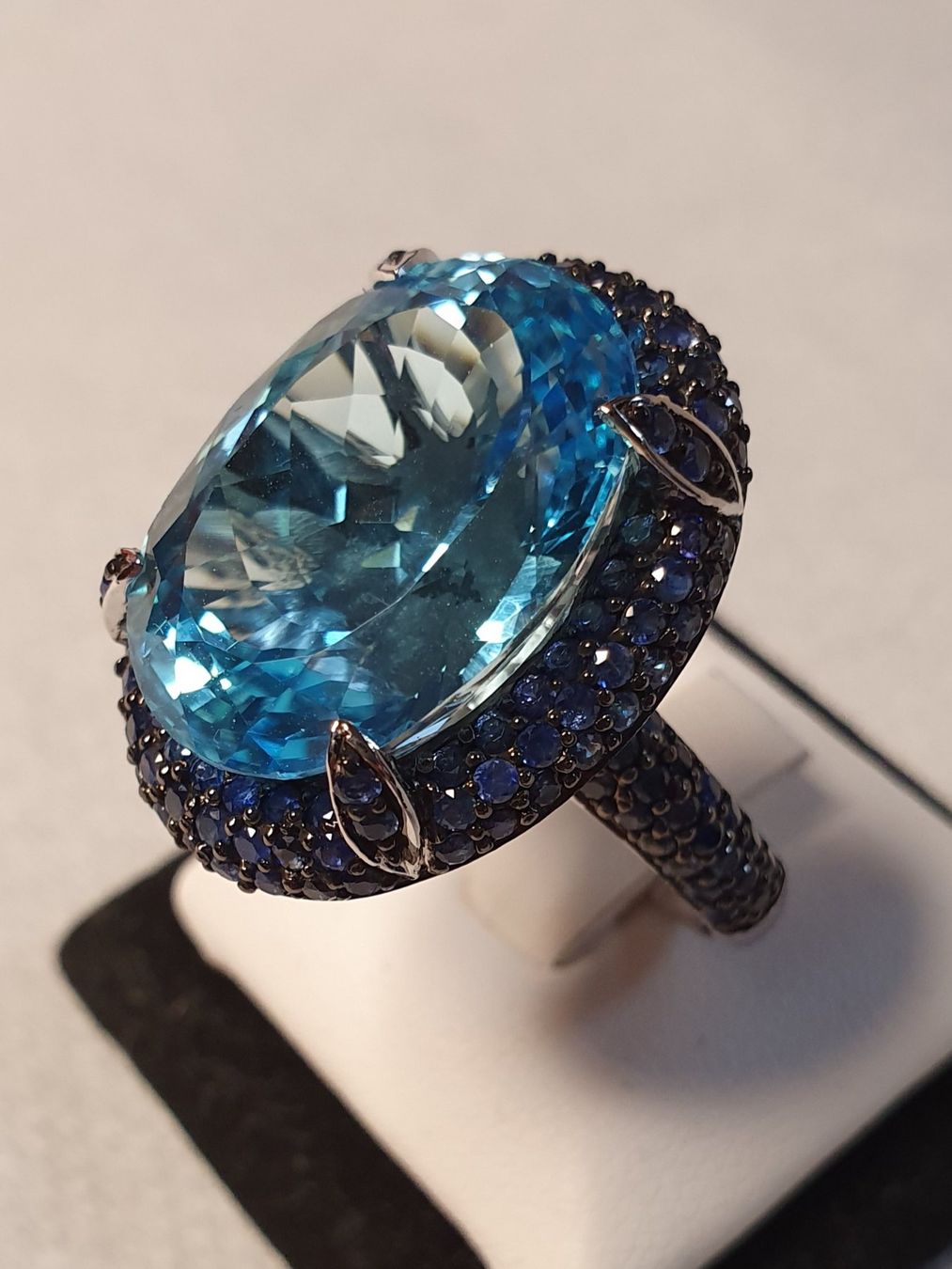 Anelli: Ring mit blauem Edelstein und Saphiren, Grösse 61 – Nuovo (secondo la descrizione) da Zürich venduto da ben_mn5h 9