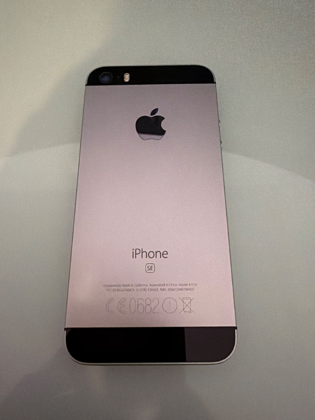 Apple Telefoni cellulari / Smartphones: iPhone SE 32GB - Black - Excellent Condition – Usato da Altstätten SG venduto da ProPCH 2