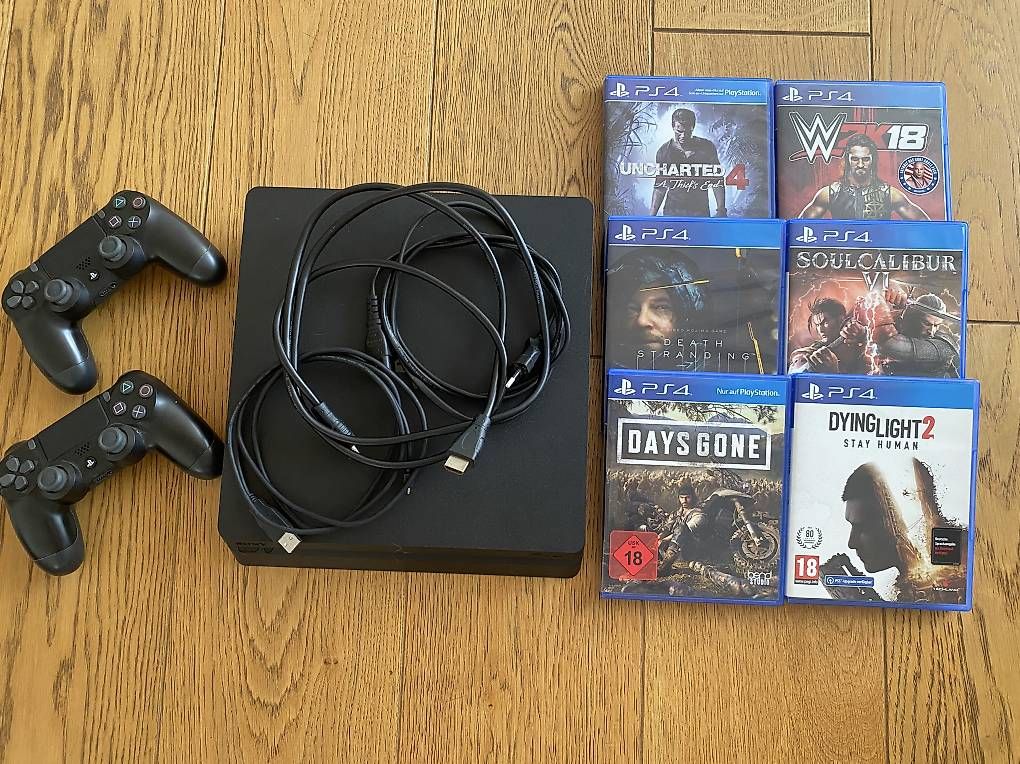 Sony Konsolen: PS 4 mit viel Zubehör – Gebraucht aus Reichenburg von Roddick