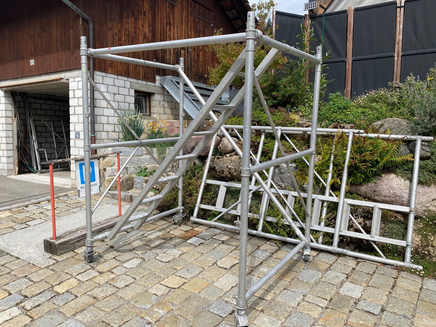 Ponteggi: Rollgerüst – Usato da Hinwil venduto da hasuka