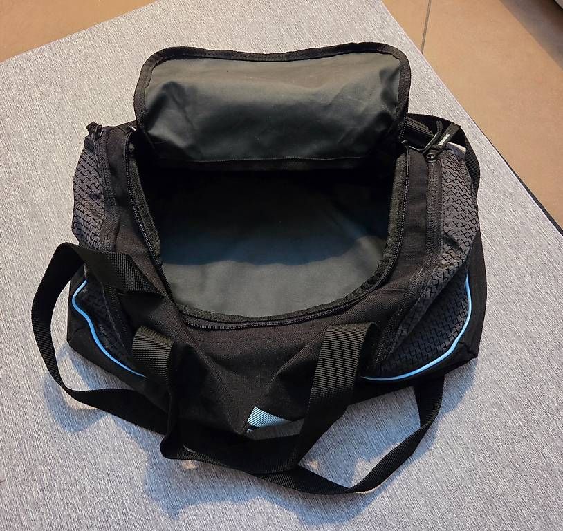 Adidas Borse da donna: Sac de sport ADIDAS – Usato da Petit-Lancy venduto da ZazouB 3