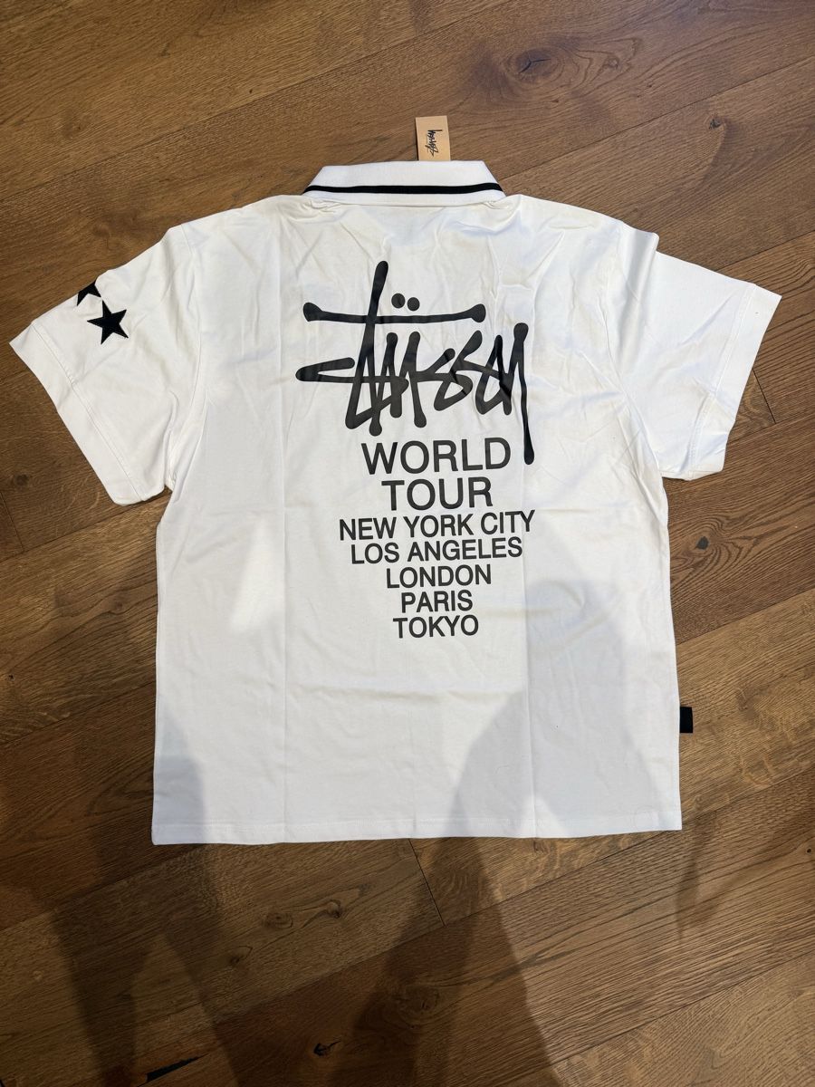 Stüssy Magliette Polo: Stüssy Poloshirt, weiss Gr. L – Nuovo e nell'imballaggio originale da Zufikon venduto da nic_wsy7 1