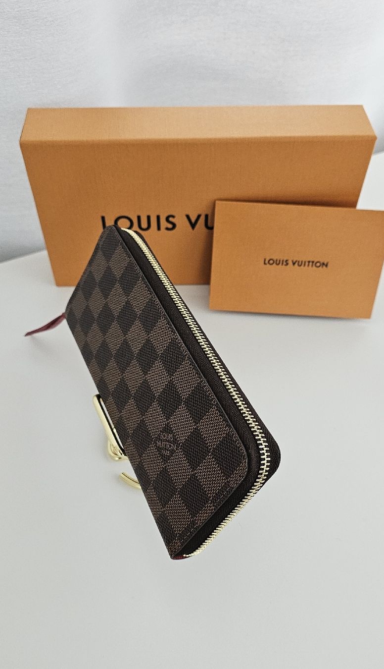 Louis Vuitton Brieftaschen: Louis Vuitton Portemonnaie Clemence – Gebraucht aus Chur von om_7vgj 1
