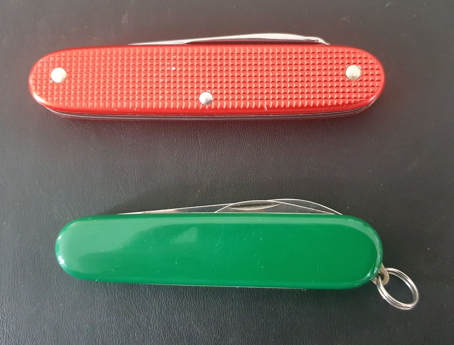 Victorinox Taschenmesser: 3 Victorinox Sackmesser mit Logo – Gebraucht aus Härkingen von MarianneSi 1