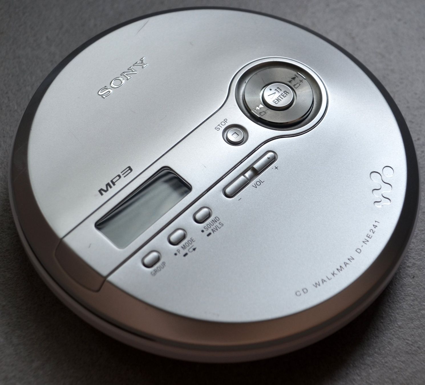 Sony Lettore multimediale portatile: Discman Sony D-NE241 Baladeur CD – Usato da Collonges venduto da arashee 2