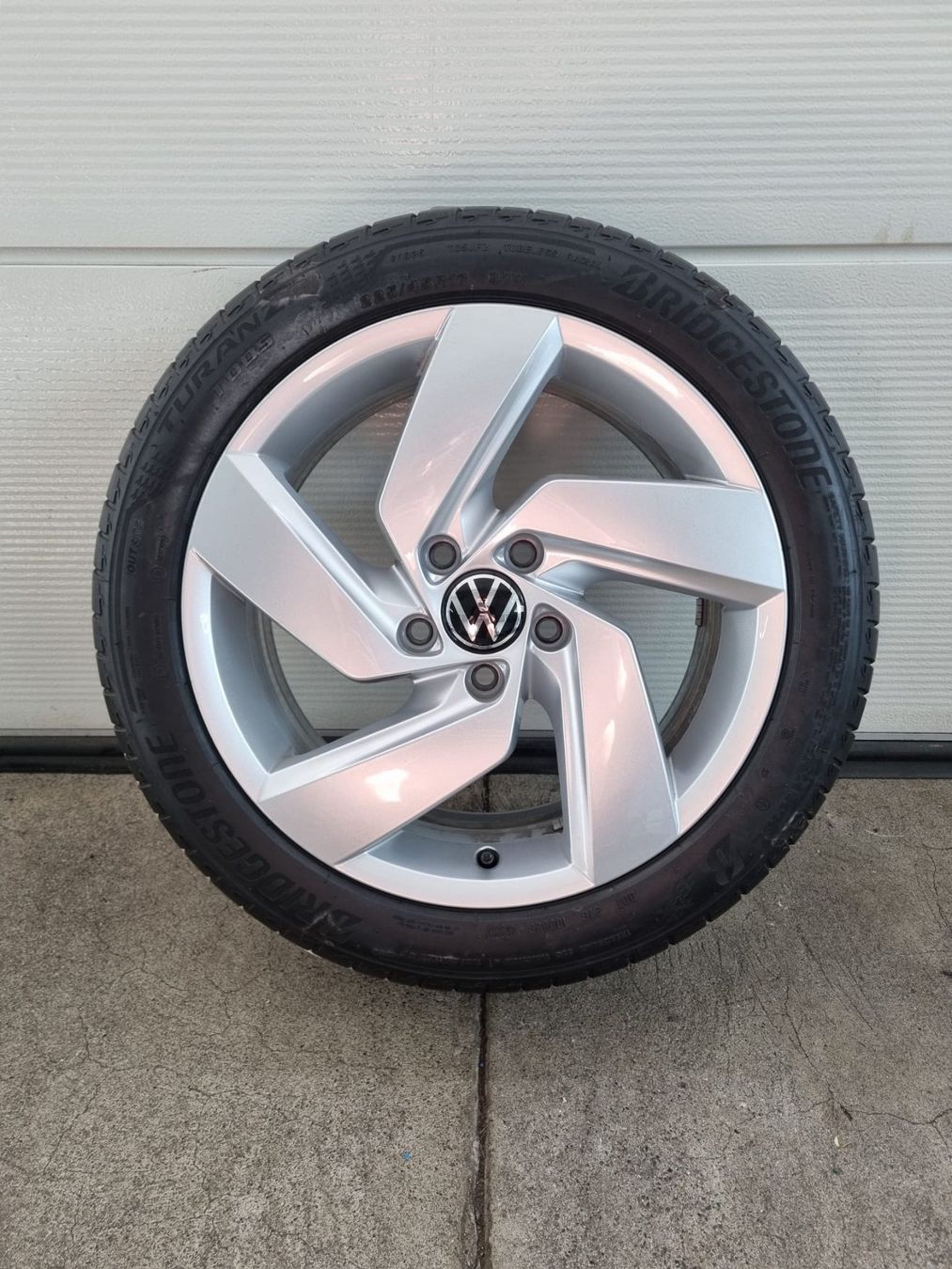 Volkswagen Pneumatici & Ruote complete: VW Golf 8 GTI Sommerräder – Usato da Kirchdorf AG venduto da Cartastic_AG 2
