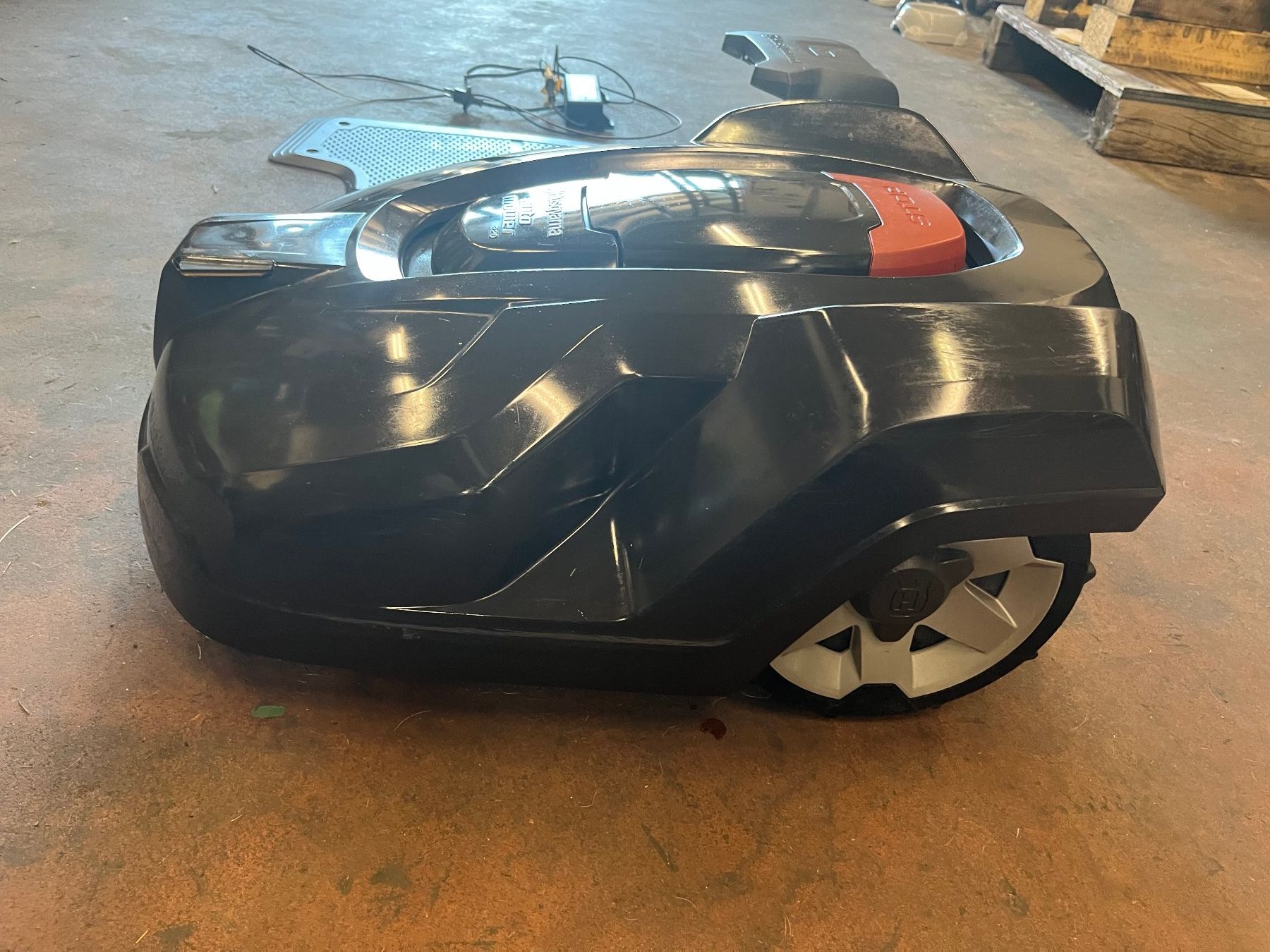 Husqvarna Tagliaerba: Husqvarna Automover 320 – Usato da Stüsslingen venduto da Shoebby_tools 2