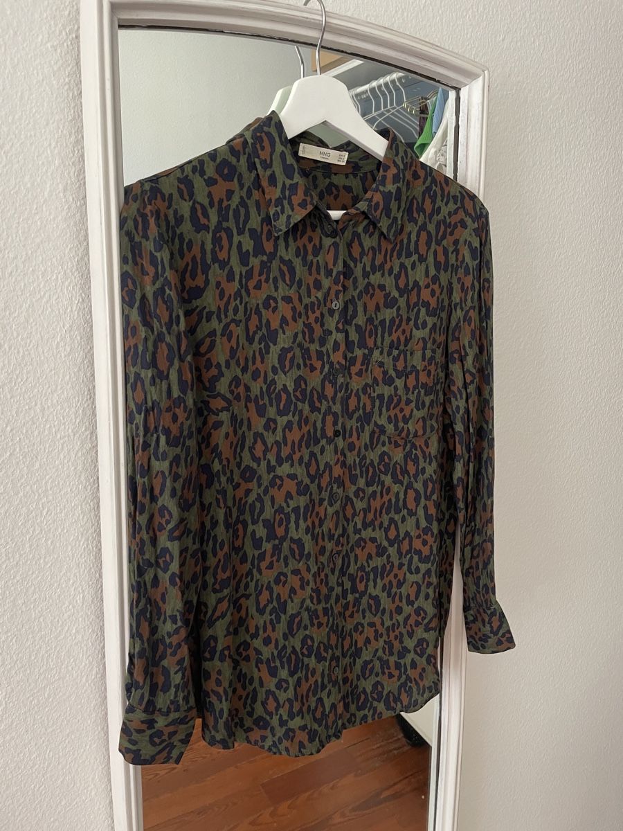 Blusen: Hemd Bluse Leo Muster Khaki Braun – Gebraucht aus Bern von Corinn_na