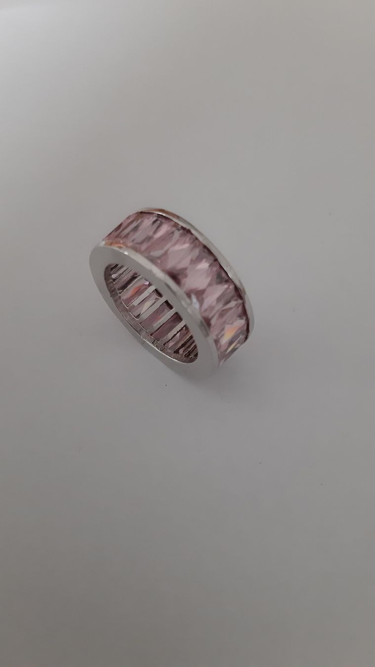 Anelli: Modischer Ring mit rosa Steinen, Grösse 58 neuwertig – Usato da St. Gallen venduto da Leika2000
