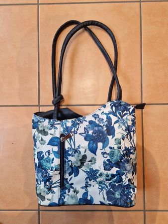 Tasche Blumen blau / weiss