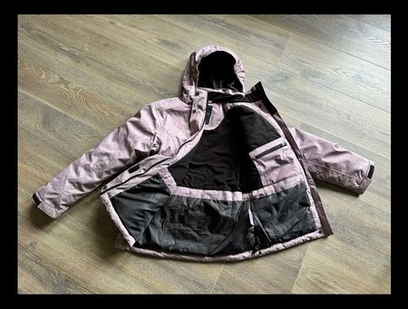 Praktische Winterjacke / Skijacke Grösse 152