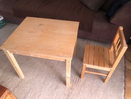KINDER-STUHL + TISCH, HELLES HOLZ, EINFACH, FUNKTIONELL