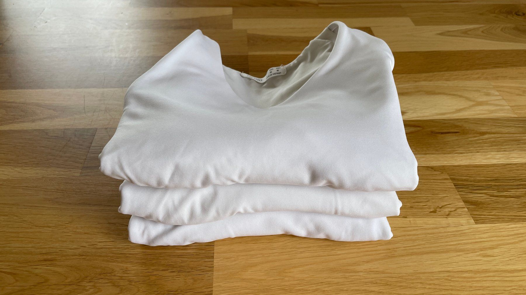 Oysho Top: 3 Tops Oysho, Grösse M – Usato da Burgdorf venduto da Crown. 2
