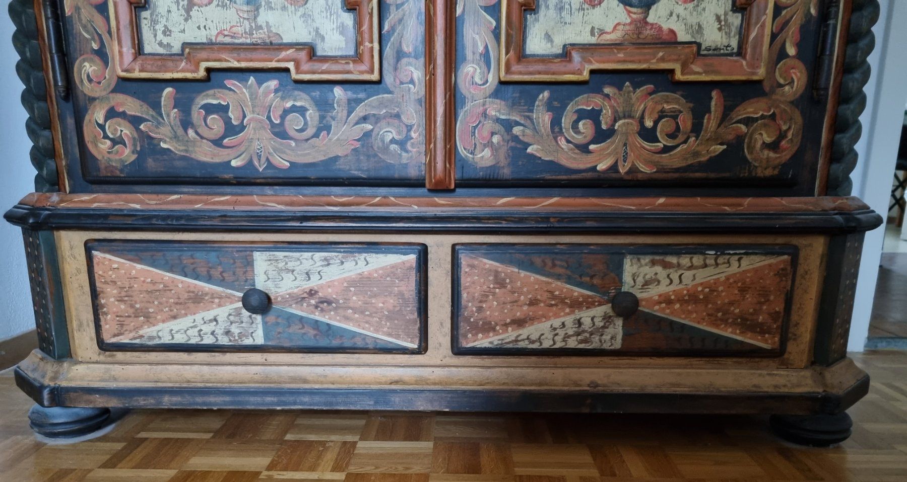 Schränke: Grandios Antiker Graubündner Schrank – Neu (gemäss Beschreibung) aus KLOTEN von Luxurious-Shop 2