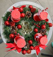 Dekorativer Metallständer mit Glasschale & Adventskranz rot