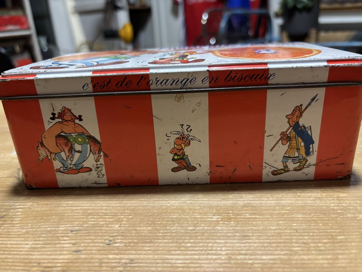 Zuccheriere: Asterix Obelix, Blechdose, Orange Biscuits, Alsace – Usato da Staufen venduto da timelessvintage 2