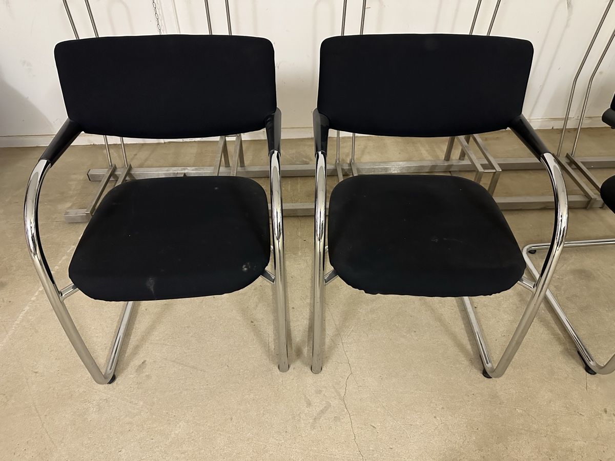 Vitra Chaises: 2 Stühle Freischwimger Vitra Visavis – Défectueux à Gelterkinden par pebege