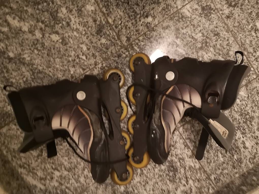 Pattini in linea & Pattini a rotelle: Rollschuhe  – Usato da Basel venduto da del_rjb8 3