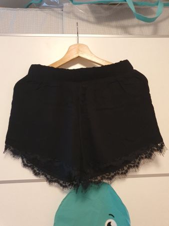 Pantaloncini marca Even&Odd, taglia M.