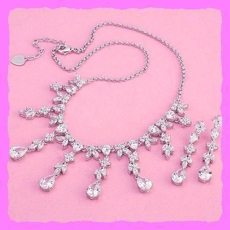 Catenine: Erlesene Halskette – Collier – Nuovo e nell'imballaggio originale da Oberglatt ZH venduto da Diamond-Girl 2