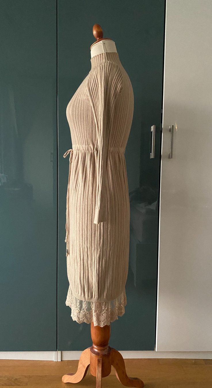 Vestiti: Strickkleid Beige Größe M – Usato da Duebendorf venduto da Alexandertreyer 3