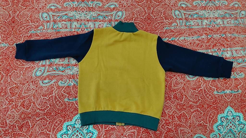 Pulls et sweat-shirts: Benetton Pulli Grösse 104 neu – D'occasion à Merenschwand par gionatav 1