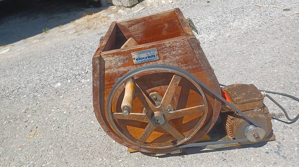 Autres appareils anciens: Butterfass holz  – D'occasion à Pohlern par fri_7fby 1