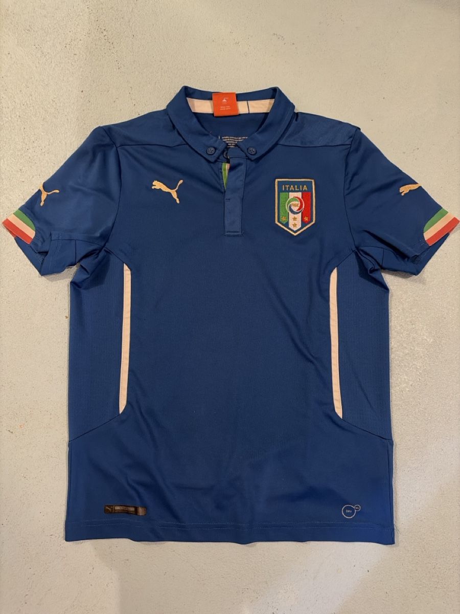 Puma Scarpe, pantaloni & magliette da ginnastica: Puma Italien Shirt – Usato da Root venduto da 156500
