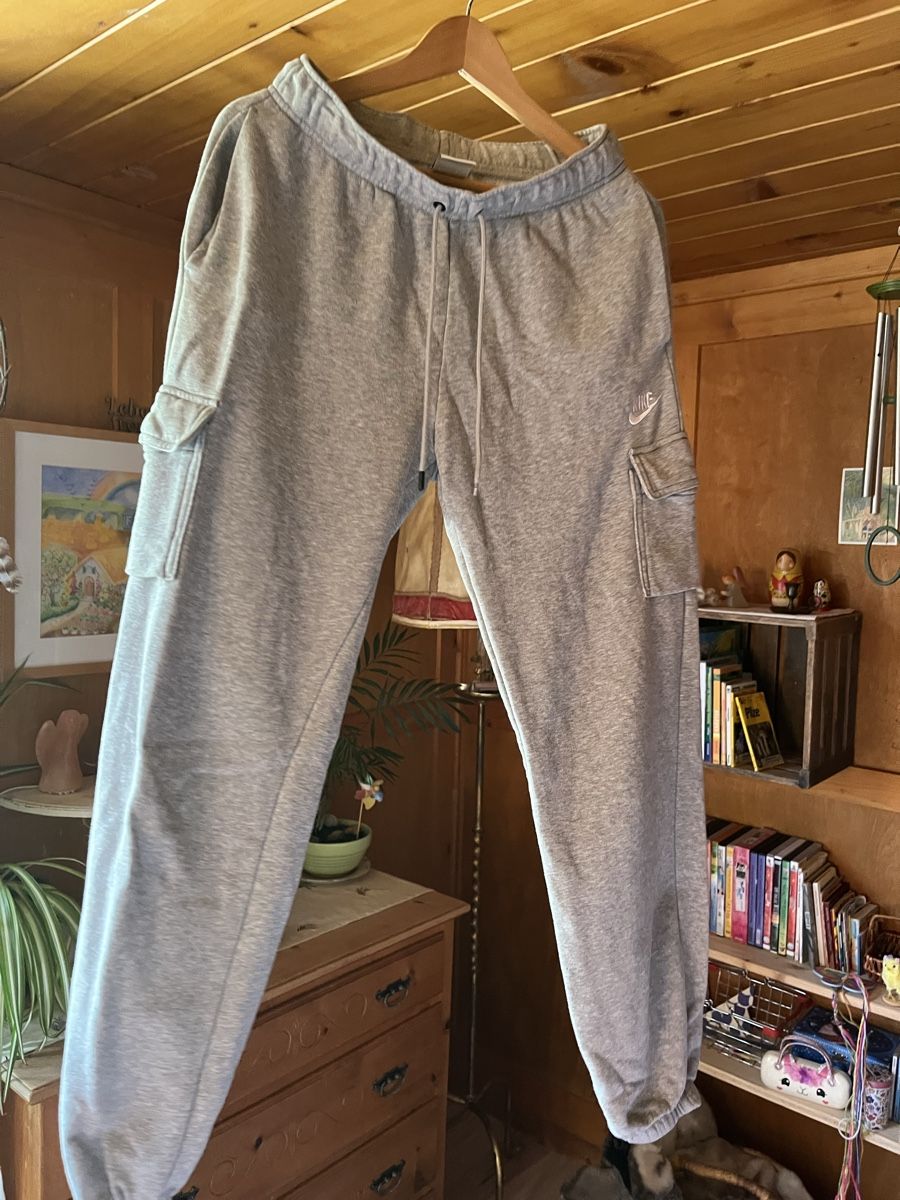 Hosen: Nike Cargo Jogginghose grau Grösse S – Neu (gemäss Beschreibung) aus Obersaxen von nae_9jzf 1