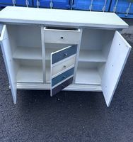 Buffet vintage en bois pour le rangement