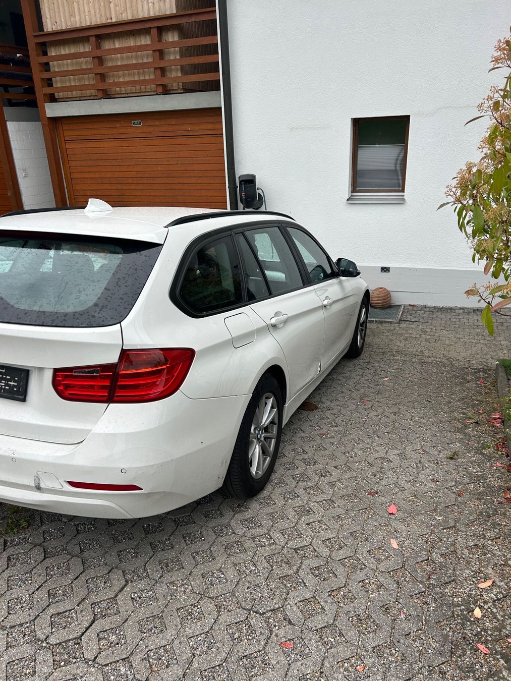 BMW Autos: BMW 320d xDrive mit Carrosserieschaden – Défectueux à Baar par gentis2 3