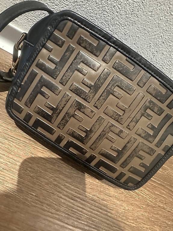 Taschen für Damen: Fendi camera bag – Gebraucht aus Winterthur von hed_c5y7