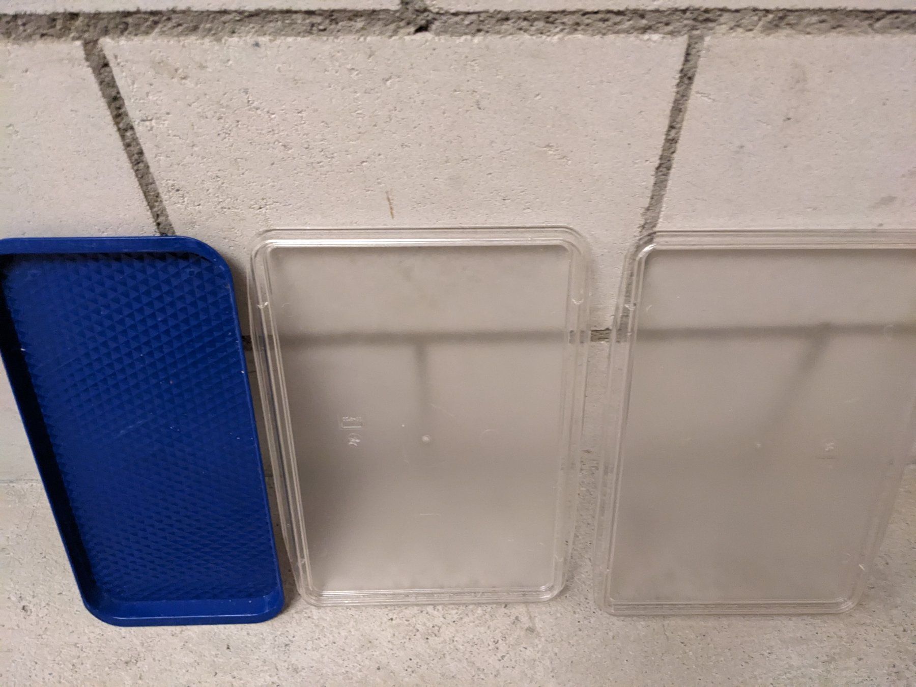 Piatti di portata: 3 Plastik Tabletts – Usato da Basel venduto da labaffe01