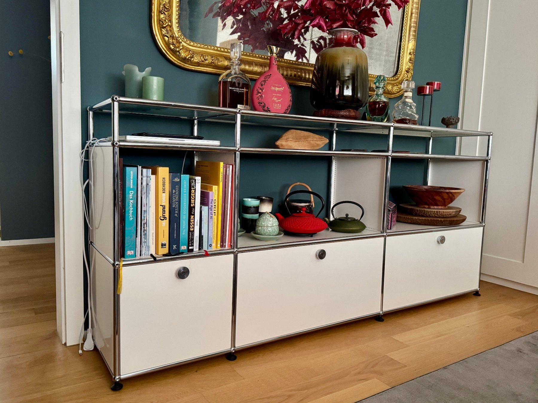 USM Scaffali: Wohnliches USM-Haller Sideboard mit Glastablaren – Usato da Zürich venduto da adi337 3