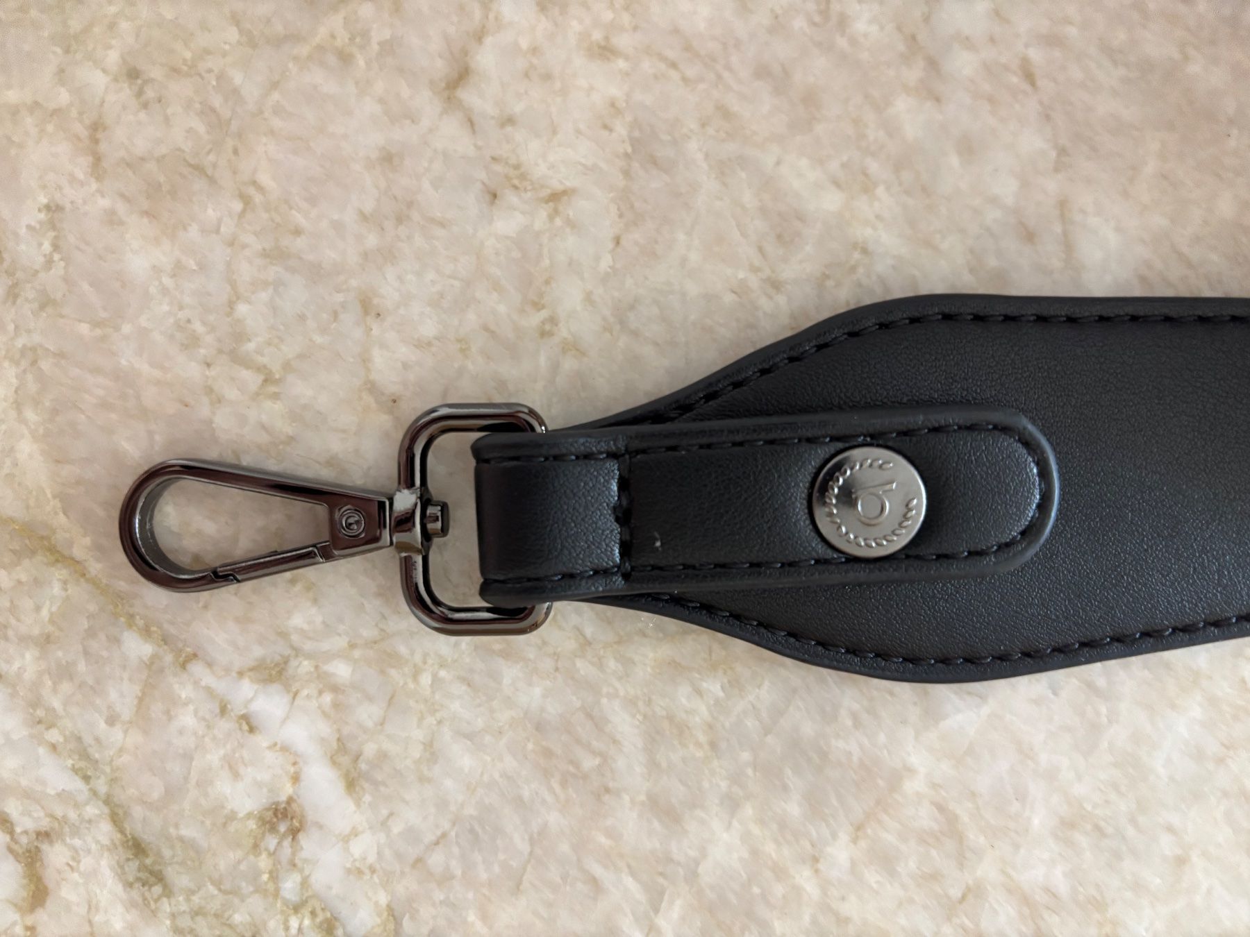 Sonstige Kleidung & Accessoires: Schwarzer Schultergurt, Kunstleder, 58 cm, Vintage Bugatti – Neu und originalverpackt aus Weissbad von Studently 2