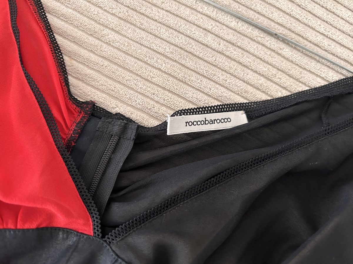 Blusen: Roccobarocco Bluse Rot / Schwarz Grösse 34 Seide – Gebraucht aus Egliswil von anbe8 2