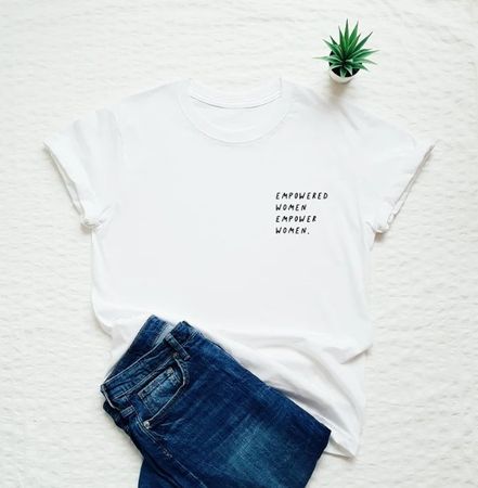 Cooles T-Shirt mit Aufdruck "Empowered Women", Grösse XS