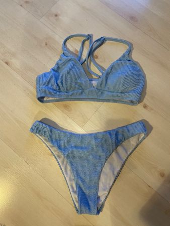 hellblauer Bikini