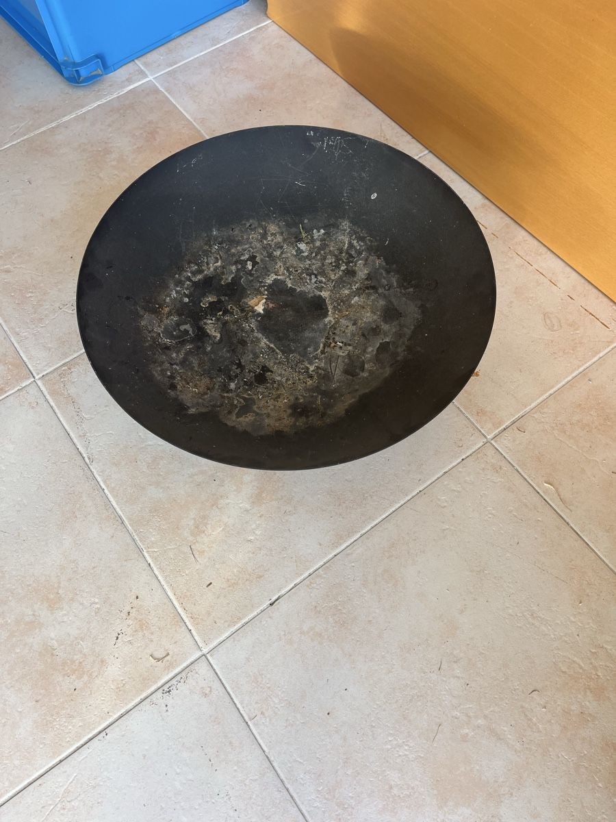 Bracieri: Feuerschale auf einem Socken  – Usato da Neerach venduto da fuz_8d7l 1