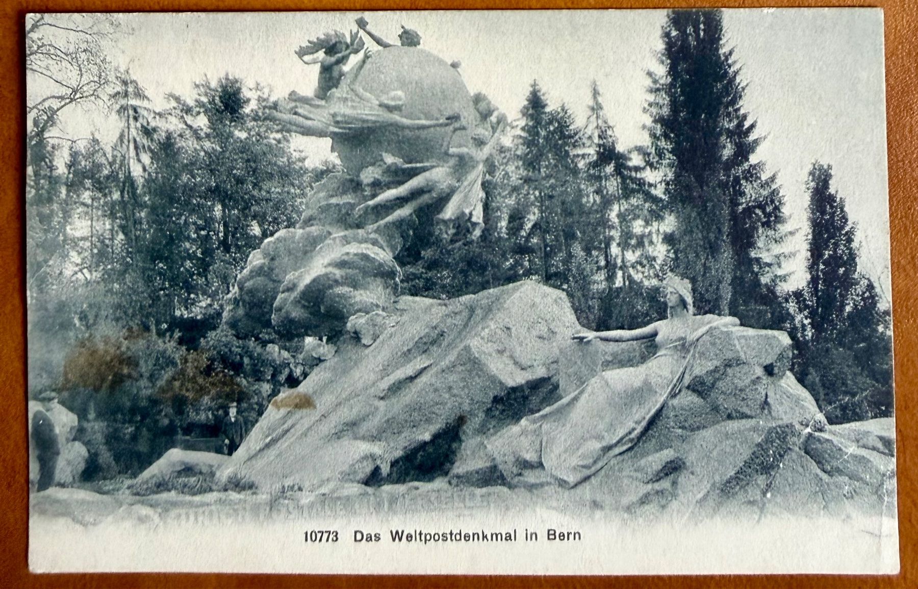 Cartoline postali: Bern - Weltpost - Denkmal  1909 – Usato da Lutry venduto da Ediego