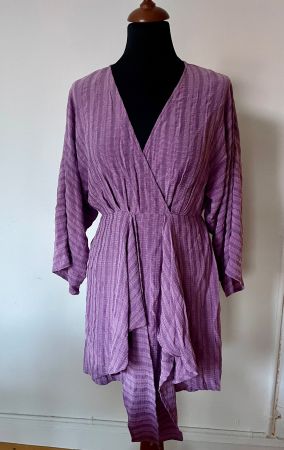 Kleid PULL&BEAR Wickeloptik violett Grösse S neuwertig
