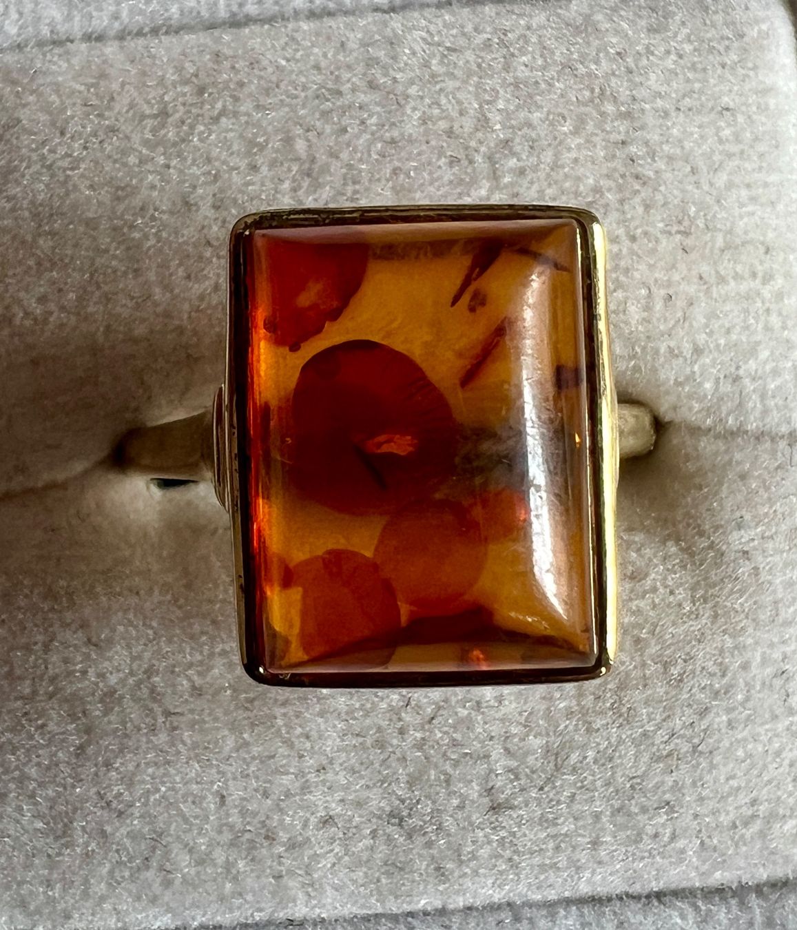 Ringe: Gold-Ring 9K mit Bernstein – Gebraucht aus Chur von Penting1935 2